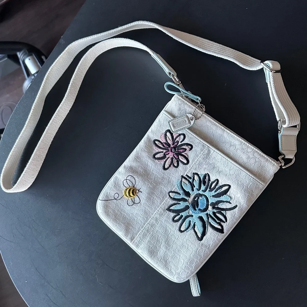 Coach white Micro C pattern Swingpack & embroidered bee & flowers RARE Y2K 2006 - Picture 11 of 13